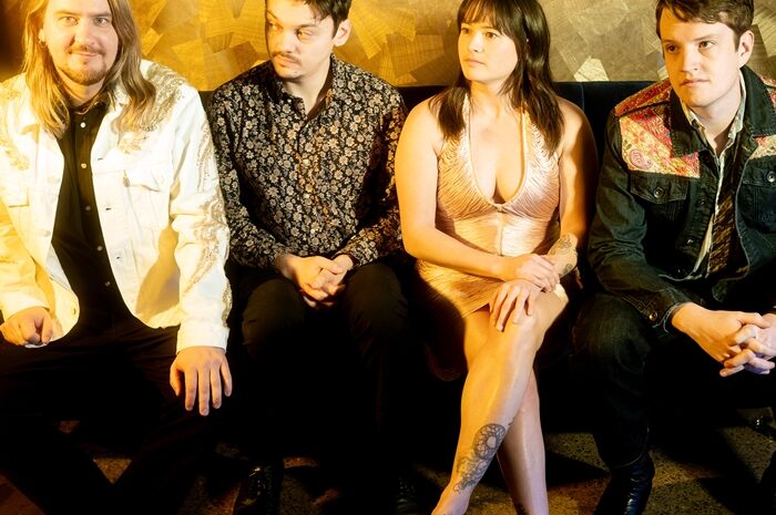 TLR Live Online: AJ Lee & Blue Summit (USA)